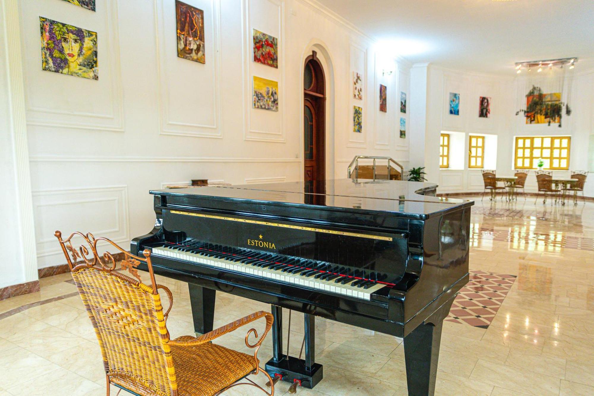 Chabiant Guesthouse Chateau Monolit Ikinci Yeniyol Exterior foto